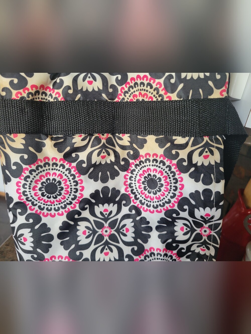Thirty-One Cooler Bag in black and pink flower print - Picture 13 of 14